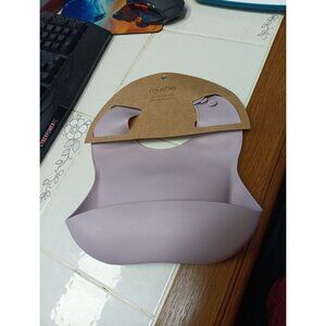 Mushie Silicone Blush Pink Baby Bib w/ Catch Pouch Adjustable Size Neckband
